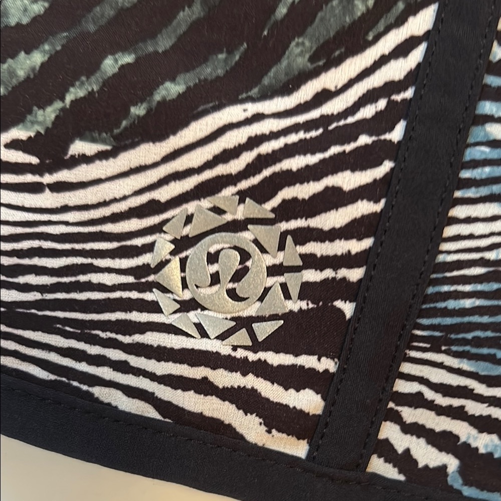 Lululemon tracker shorts - Picture 2 of 4